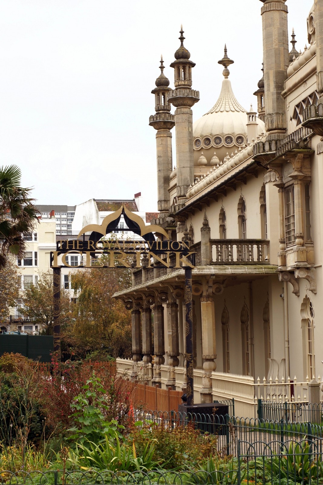 Brunette on Demand Brighton Royal Pavilion