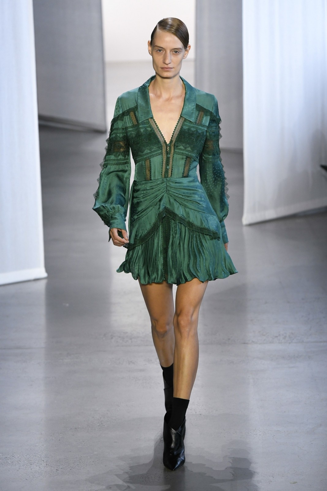 Self-Portrait New York Fashion Week SS19 - Brondema