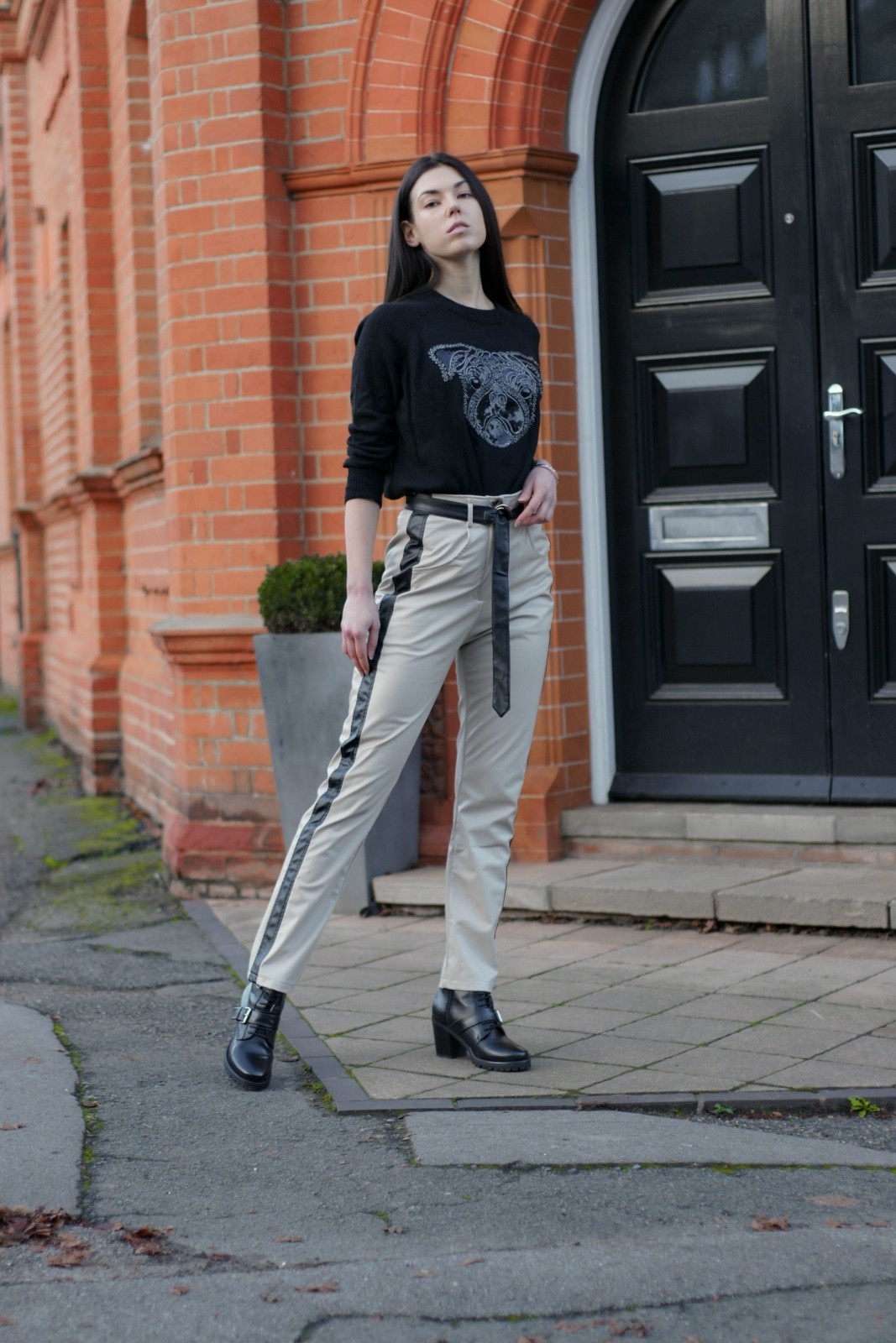 Why-Leather-Pants-Are-Still-In-Style-And-You-Should-Get-A-Pair-6