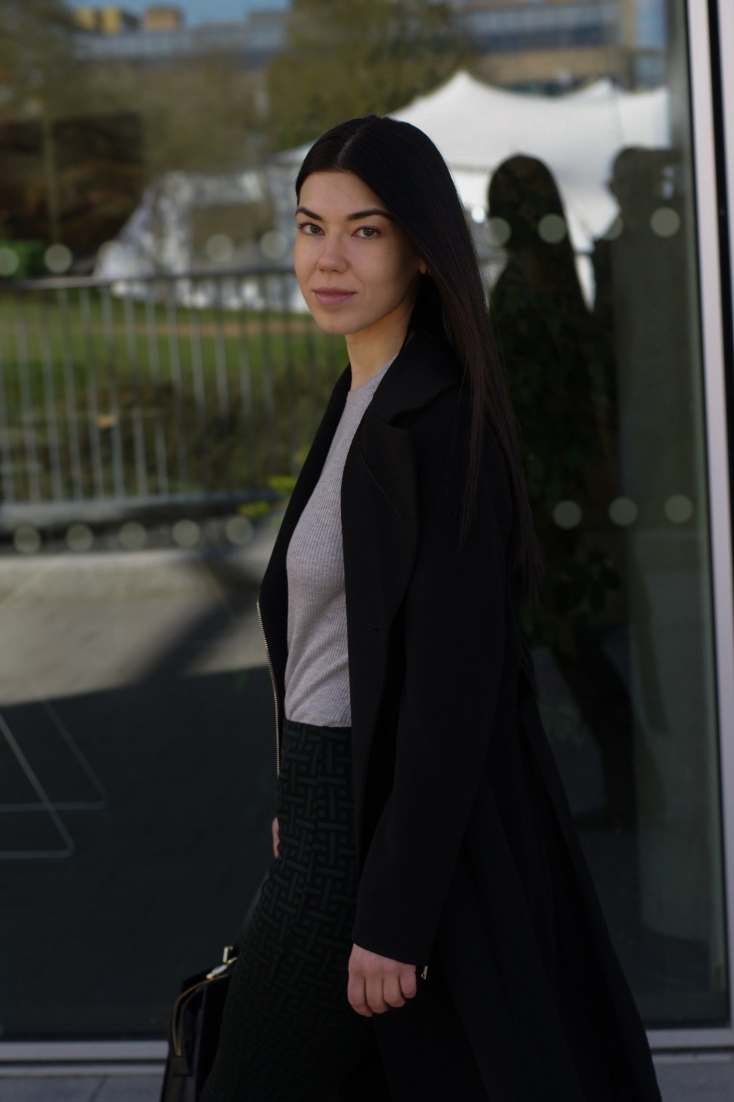 Street Style Inspo With A Black Trench Coat
