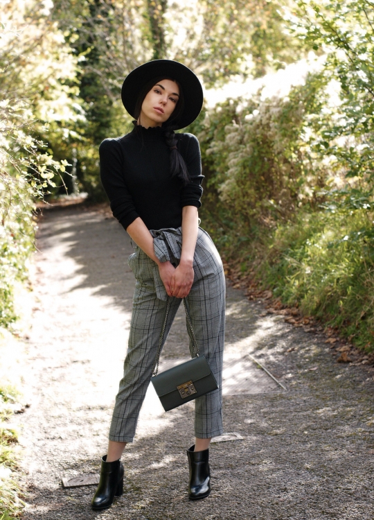 Brunette on Demand Wearing Check Pattern Pants With Style