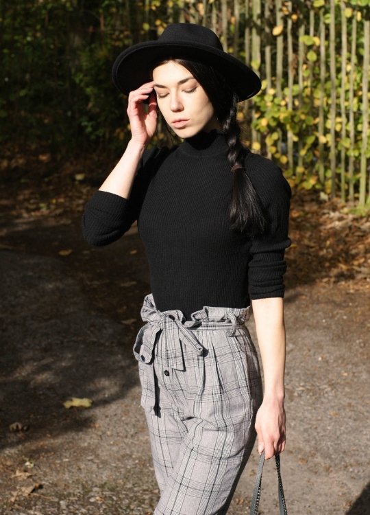 Brunette on Demand Wearing Checked Pattern Trousers With Style