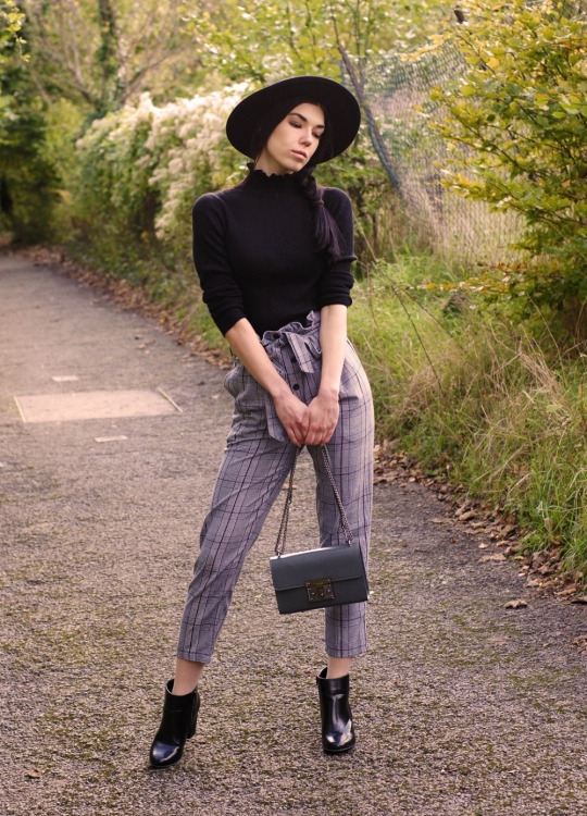 Brunette on Demand Wearing Check Pattern Pants With Style